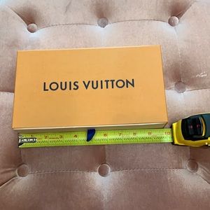 LV box with dust bag